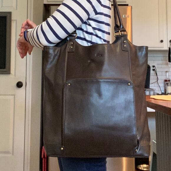 Solo New York 16" Leather Laptop Bucket Tote Bag - Picture 2 of 16